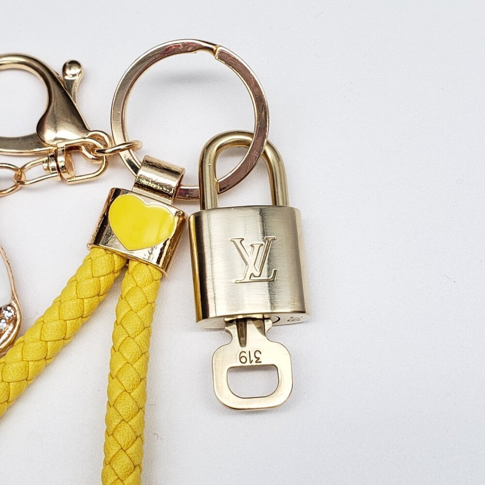Authentic Louis Vuitton Gold Padlock 🔒 Key Set w/ Unbranded Elephant Bag Charm - Picture 7 of 8